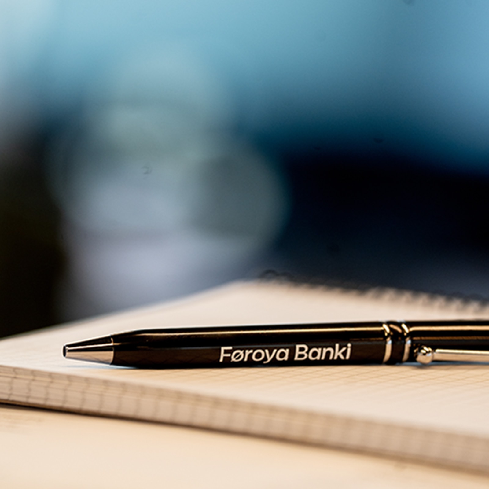 Pen with rebranded Føroya Banki logo